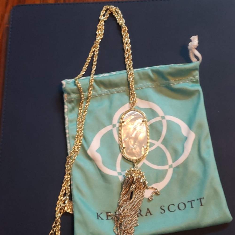 Kendra Scott necklace